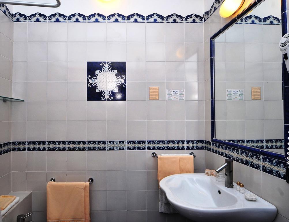 Aura Hotel 3*